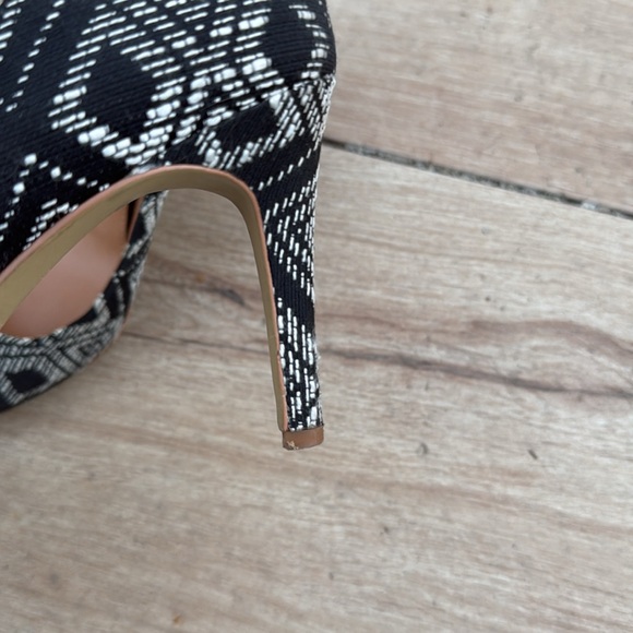 J. Crew Size 8.5 Ikat Aztec Print Fabric Beautiful!! - Picture 5 of 5